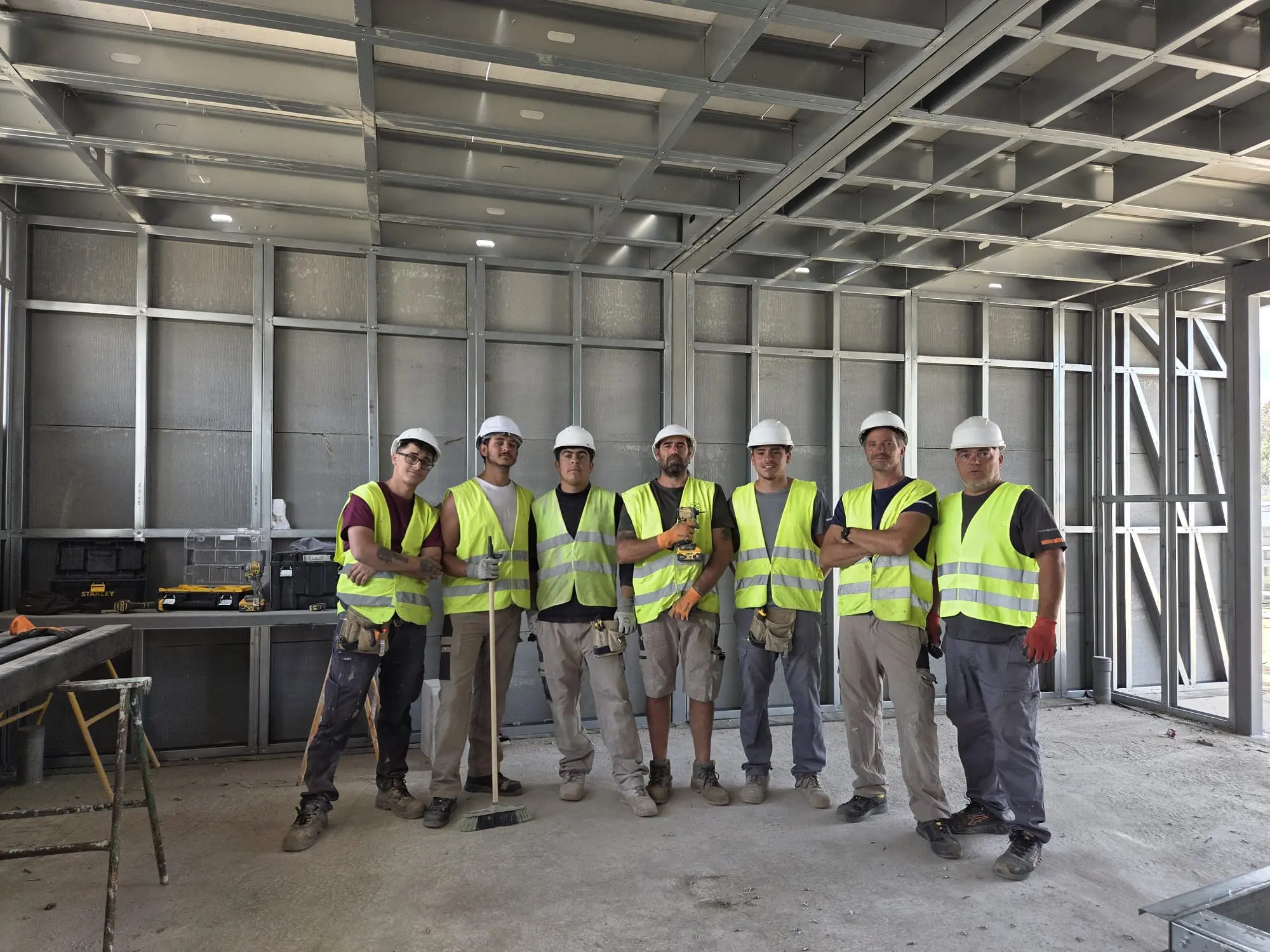 Equipo de Steelo en obra