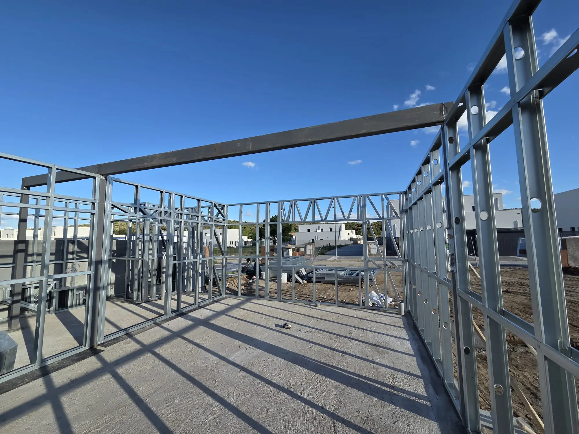 ¿Cuánto cuesta construir una casa en España en 2026? Steel Frame vs obra tradicional